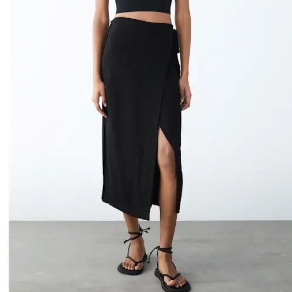 NWOT ZARA Textured wave wrap skirt - Picture 2 of 8